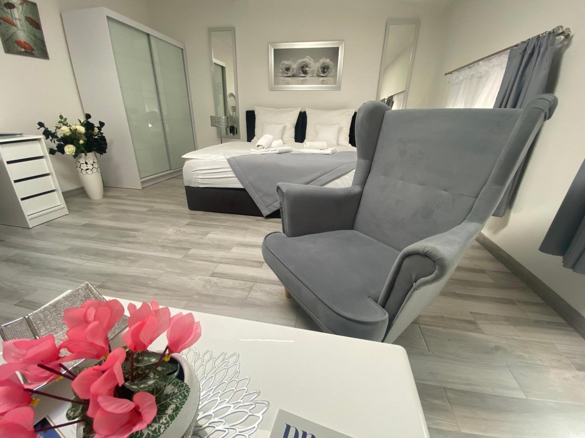 Rezydencja Mysliwska - Apartamenty Кошалин Екстериор снимка